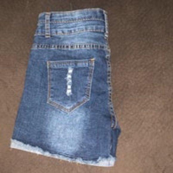 Childrens distressed shorts - Picture 2 of 4